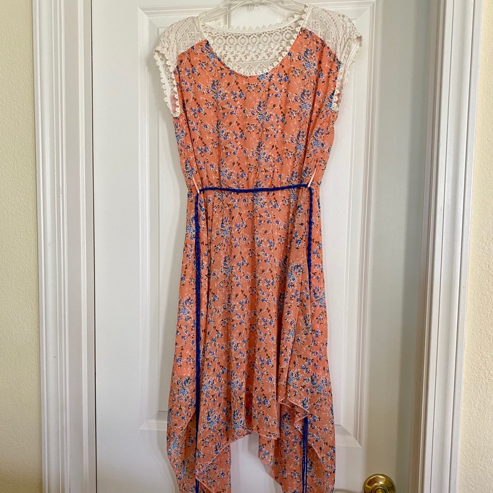 Flowy Floral Dress with Crotchet Detail